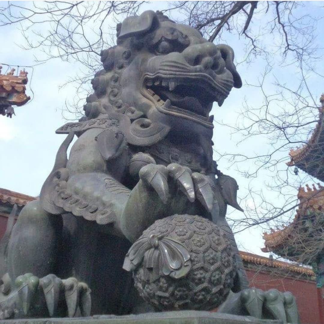 lion statue chine