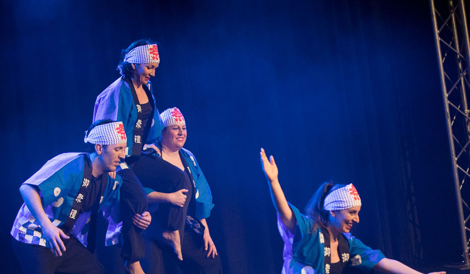 Photo d'un spectacle des élèves de danse japonaise